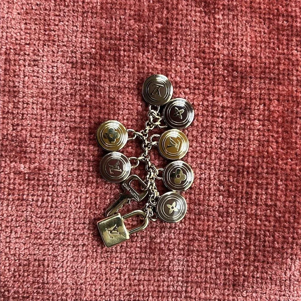 LOUIS VUITTON Pastilles LV Logo Charm Pendant 18K Gold Chain Necklace